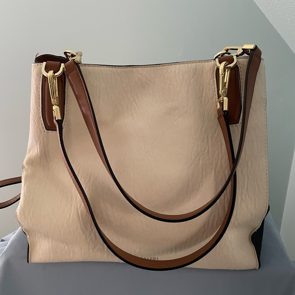 Calvin Klein shoulder bag w/3 compartments large Classic